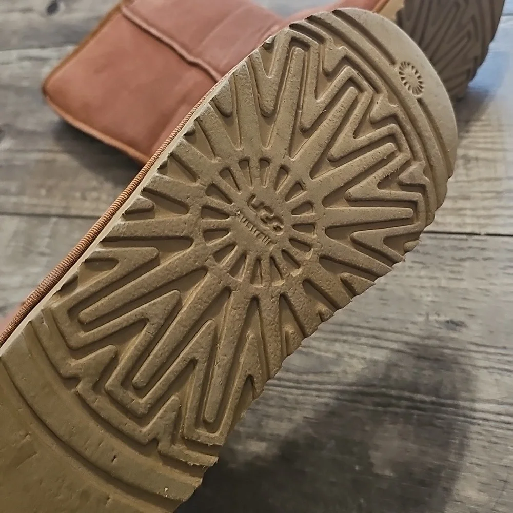 UGG Classic Short  Seude Boots